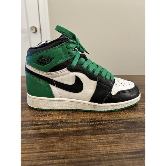 Nike Air Jordan 1 Lucky Green‎ Grade School Youth 4y FD1437  display picture 2